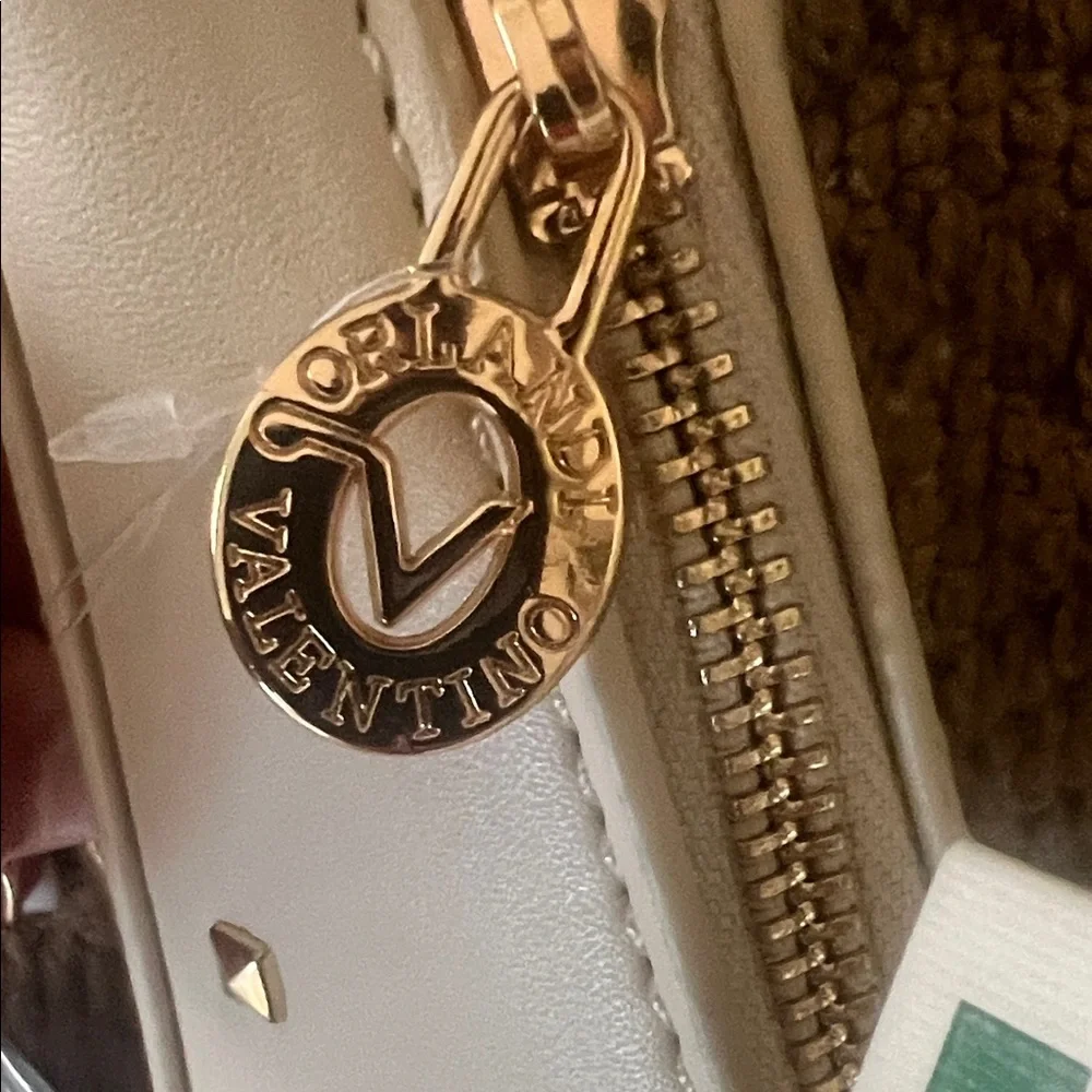 NEW WITH TAGS Valentino Orlandi Cream Shoulder Bag with Gold Accents - Picture 9 of 16